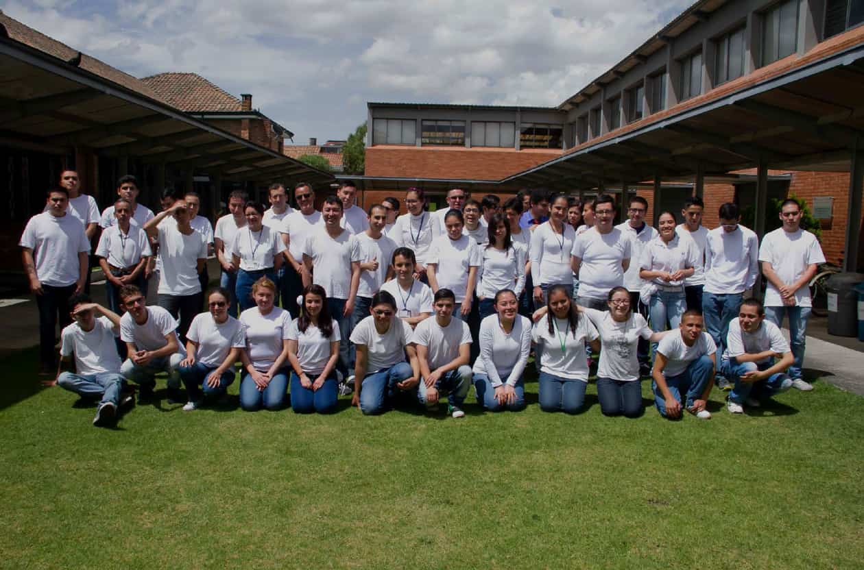 Como ayudar 3 personas-de-la-fundación-ideal