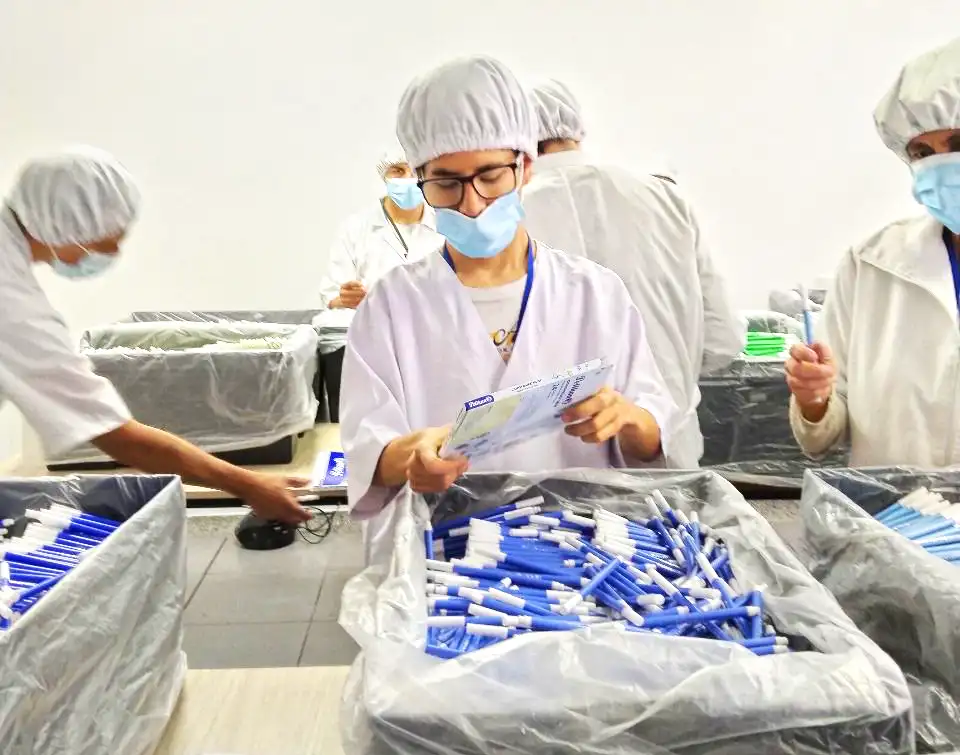 Cómo la Fundación Ideal transforma vidas y empresas mediante la Maquila con Sentido Social 1 empaque de productos